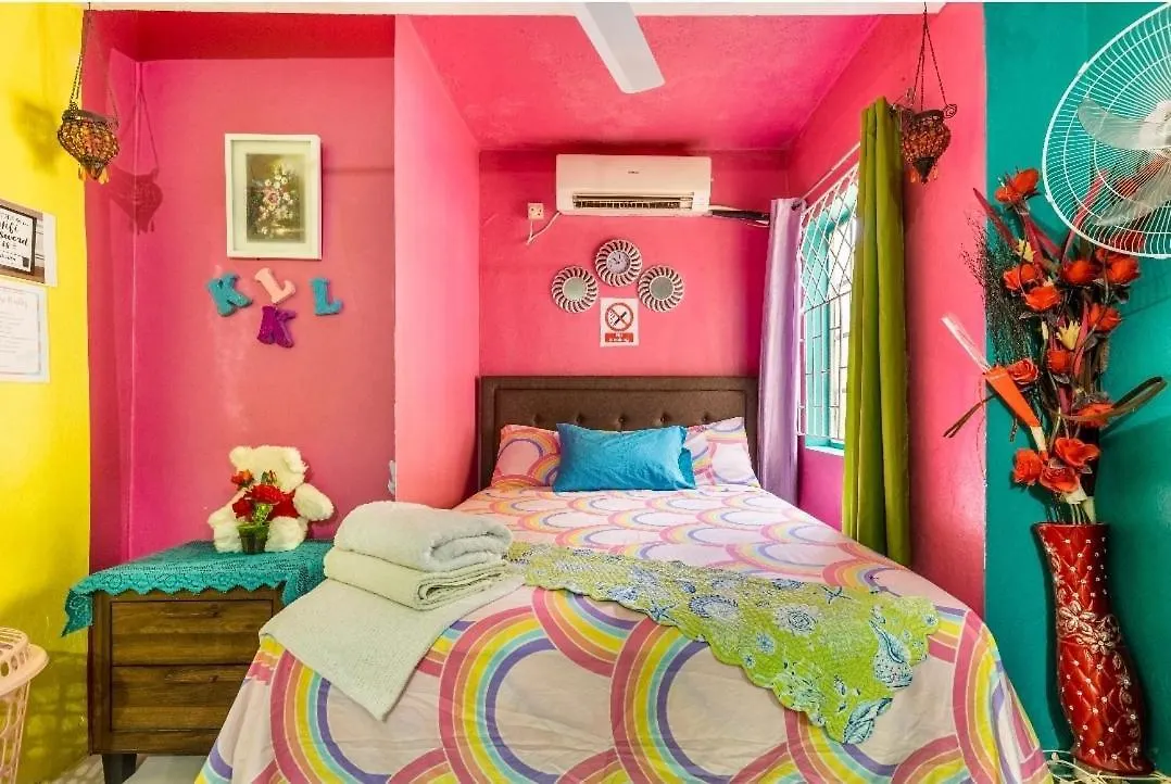 Colorful Private Room Oasis Montego Bay Séjour chez l'habitant