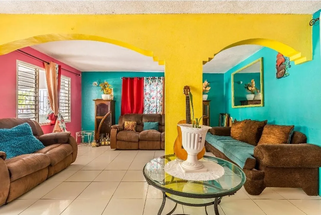 Séjour chez l'habitant Colorful Private Room Oasis Montego Bay